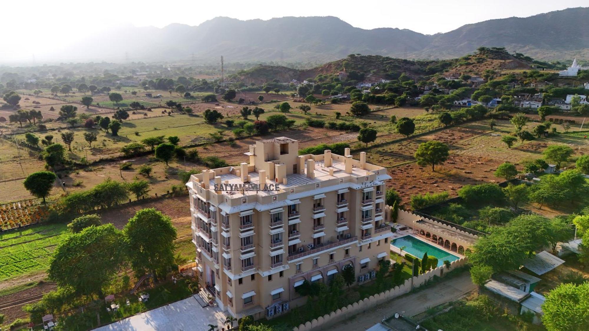 Satyam Palace Resort Пушкар Экстерьер фото